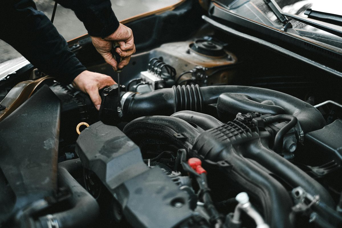 Mobile mechanic performing brake fluid flush service at customer location in Los Angeles